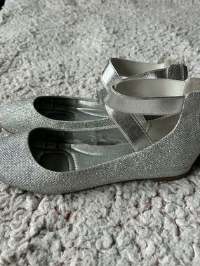 ANNA (6.5) Silver Closed Toe Ankle Strap Flats